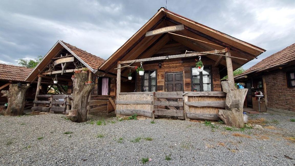 Casa Rustic Feher & Fekete Vendeghazak سوفاتا المظهر الخارجي الصورة