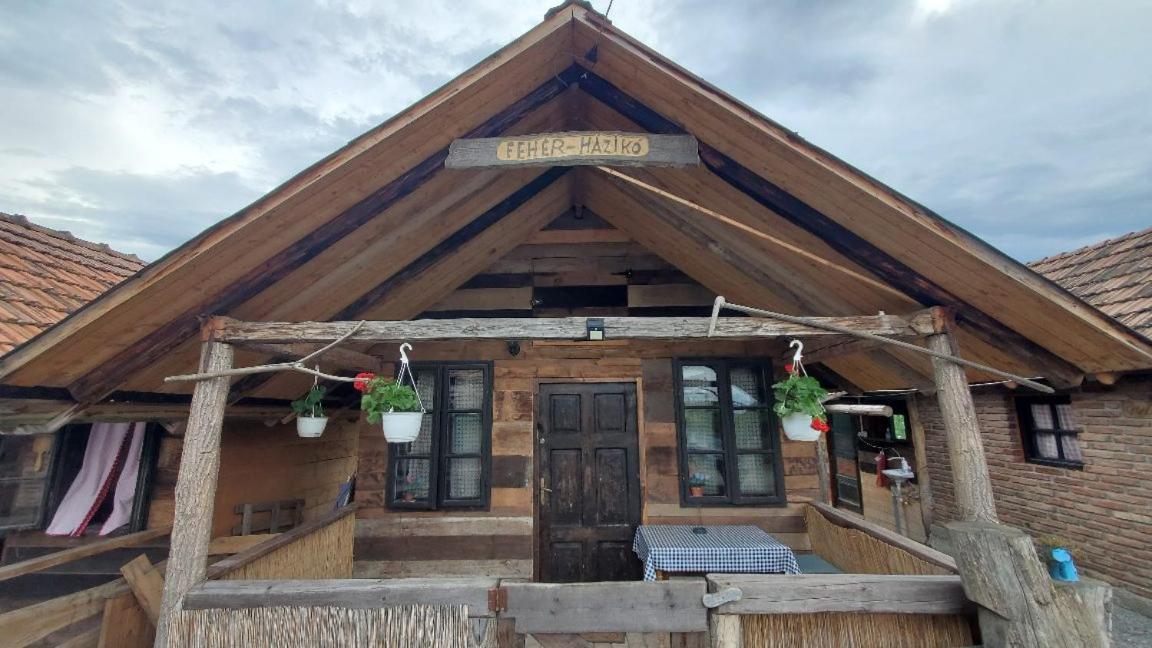 Casa Rustic Feher & Fekete Vendeghazak سوفاتا المظهر الخارجي الصورة