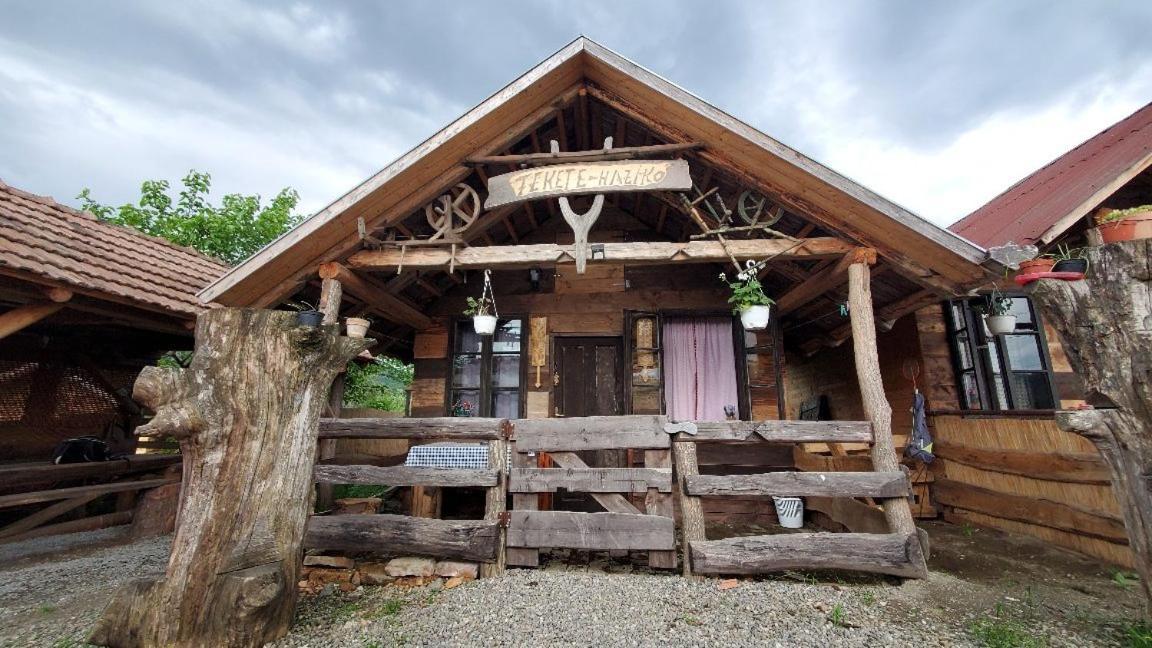 Casa Rustic Feher & Fekete Vendeghazak سوفاتا المظهر الخارجي الصورة